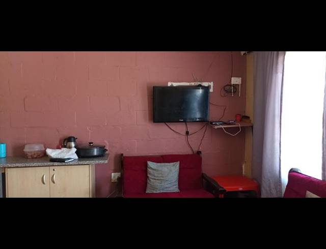 2 BEDROOM HOUSE FOR SALE IN PELIKAN PARK